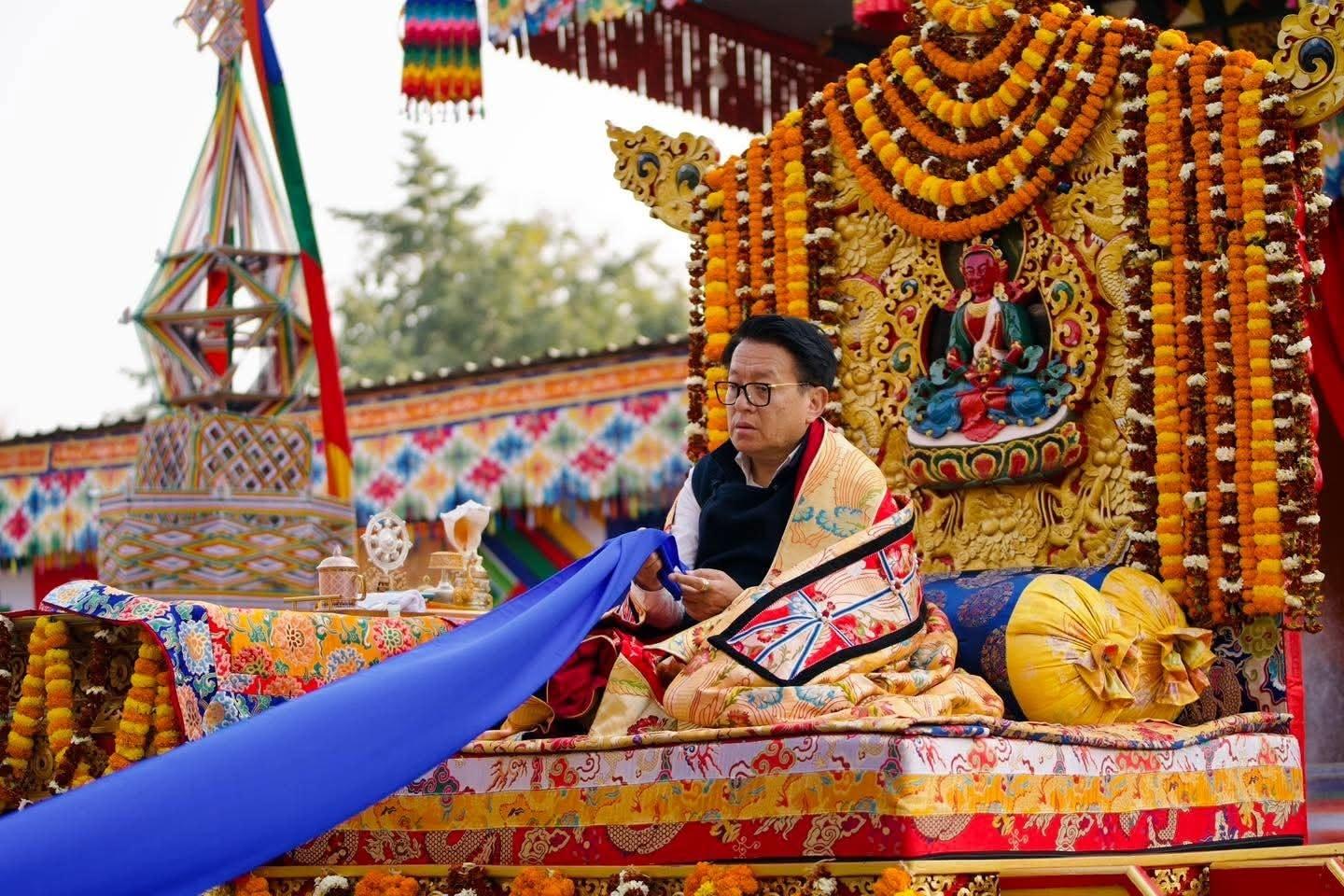 Dungsey Garab Dorje Rinpoche in prayer during a Dharma ceremony