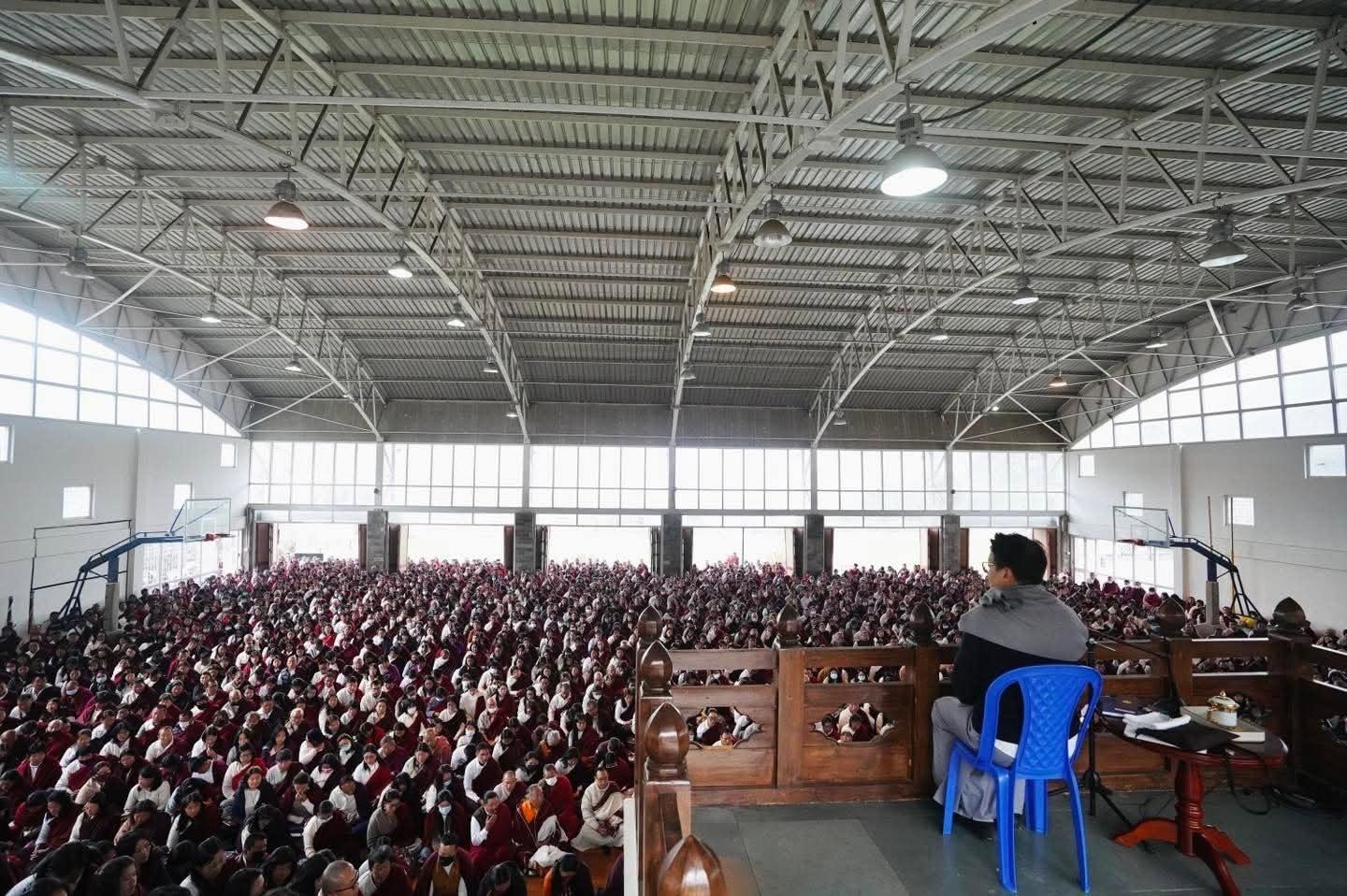 Dungsey Garab Dorje Rinpoche addressing a large gathering of practitioners