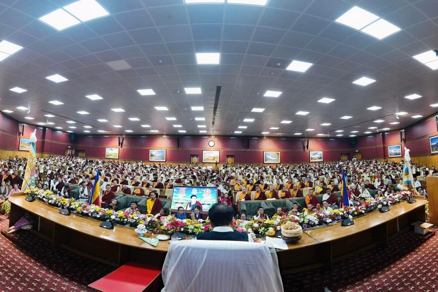 Practitioners gathered for a teaching from Dungsey Garab Dorje Rinpoche